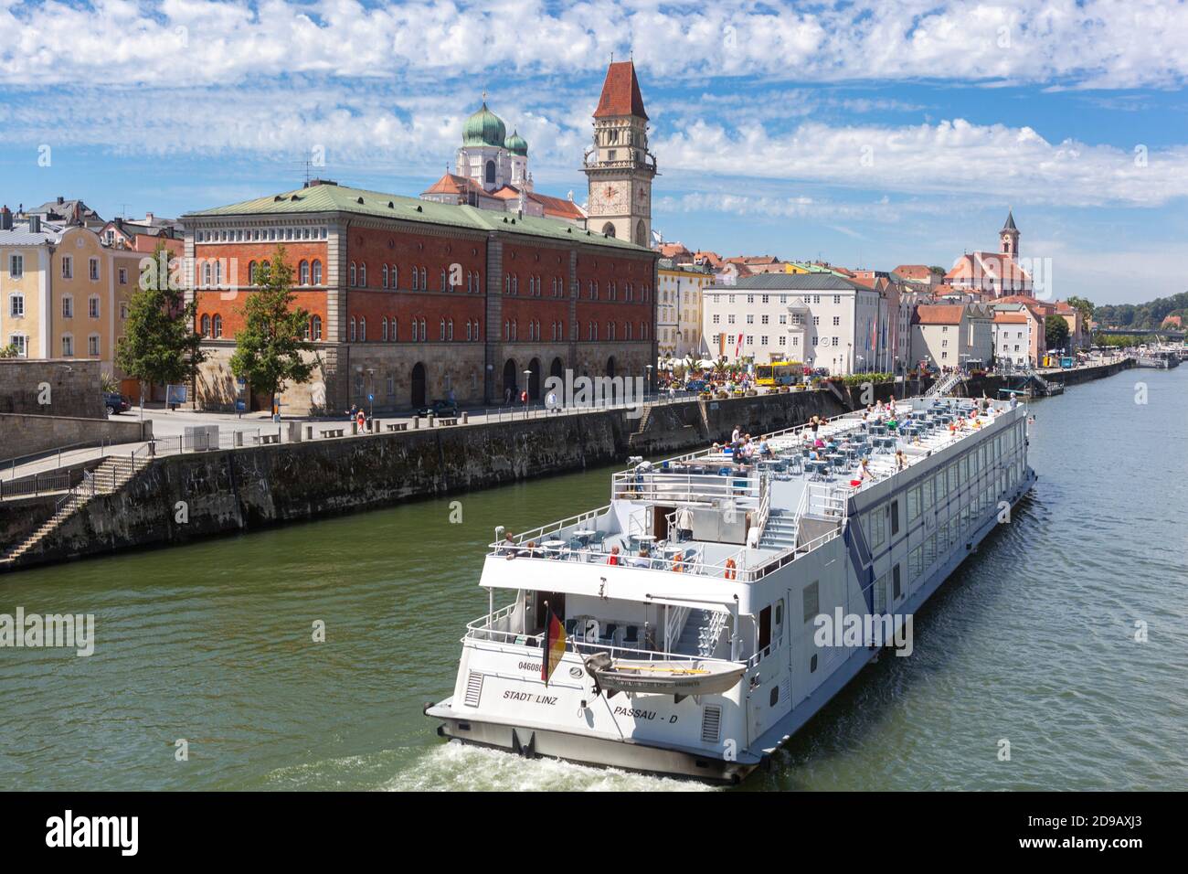 Bayern Deutschland Passau Donau Das Boot Kommen Sie Die Flusslandschaft Stockfoto