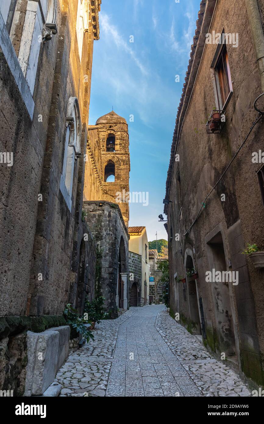 Casertavecchia ist eine kleine mittelalterliche Stadt in der Provinz Caserta, Kampanien, Italien. Stockfoto