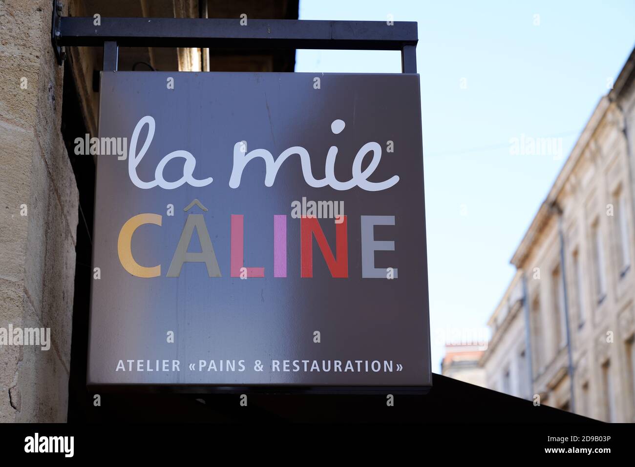 Bordeaux , Aquitaine / Frankreich - 11 01 2020 : la mie caline Text und Logo und Zeichen auf französisch Bäckerei Laden nehmen Stockfoto