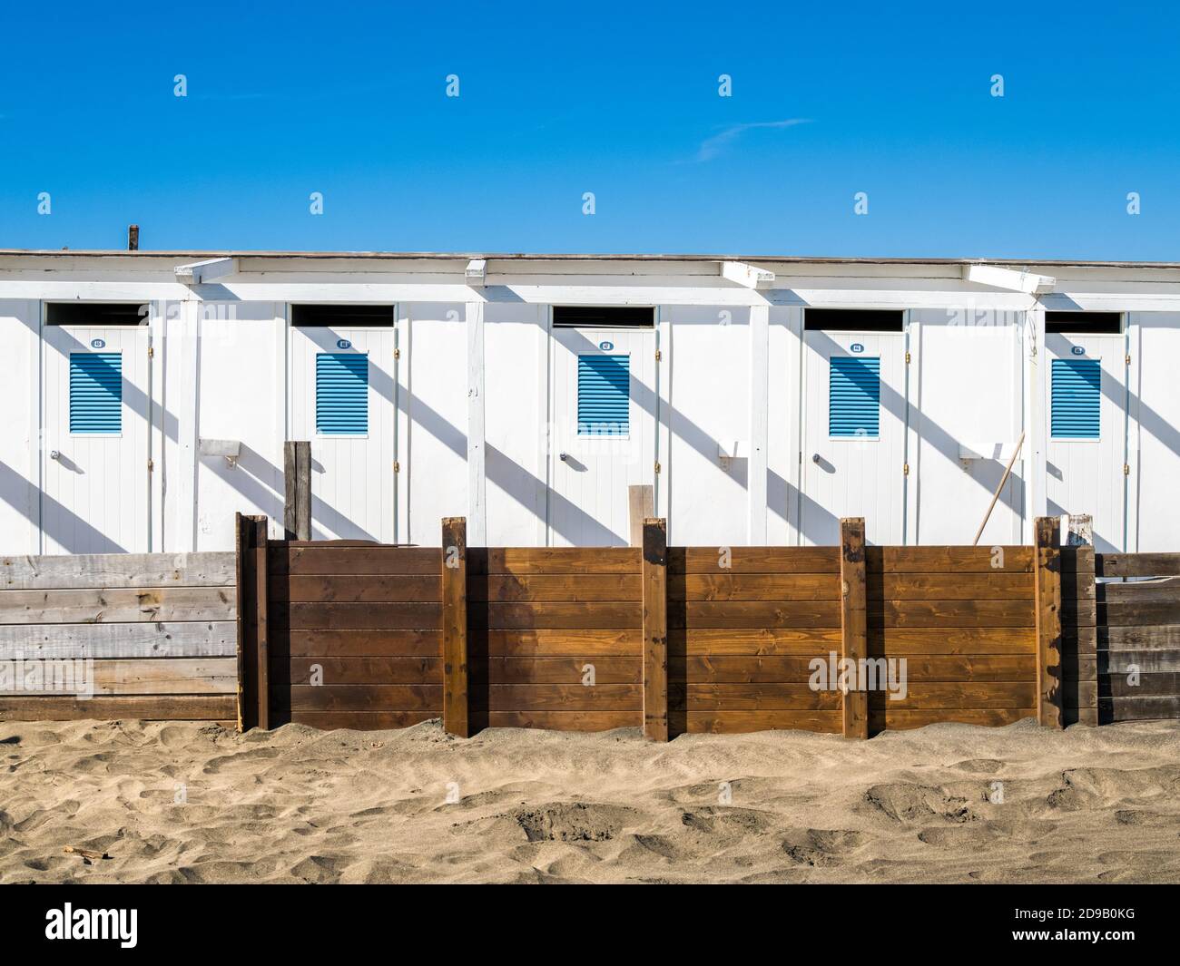 Strandhütte am Strand von Ostia Lido - Rom, Italien Stockfoto