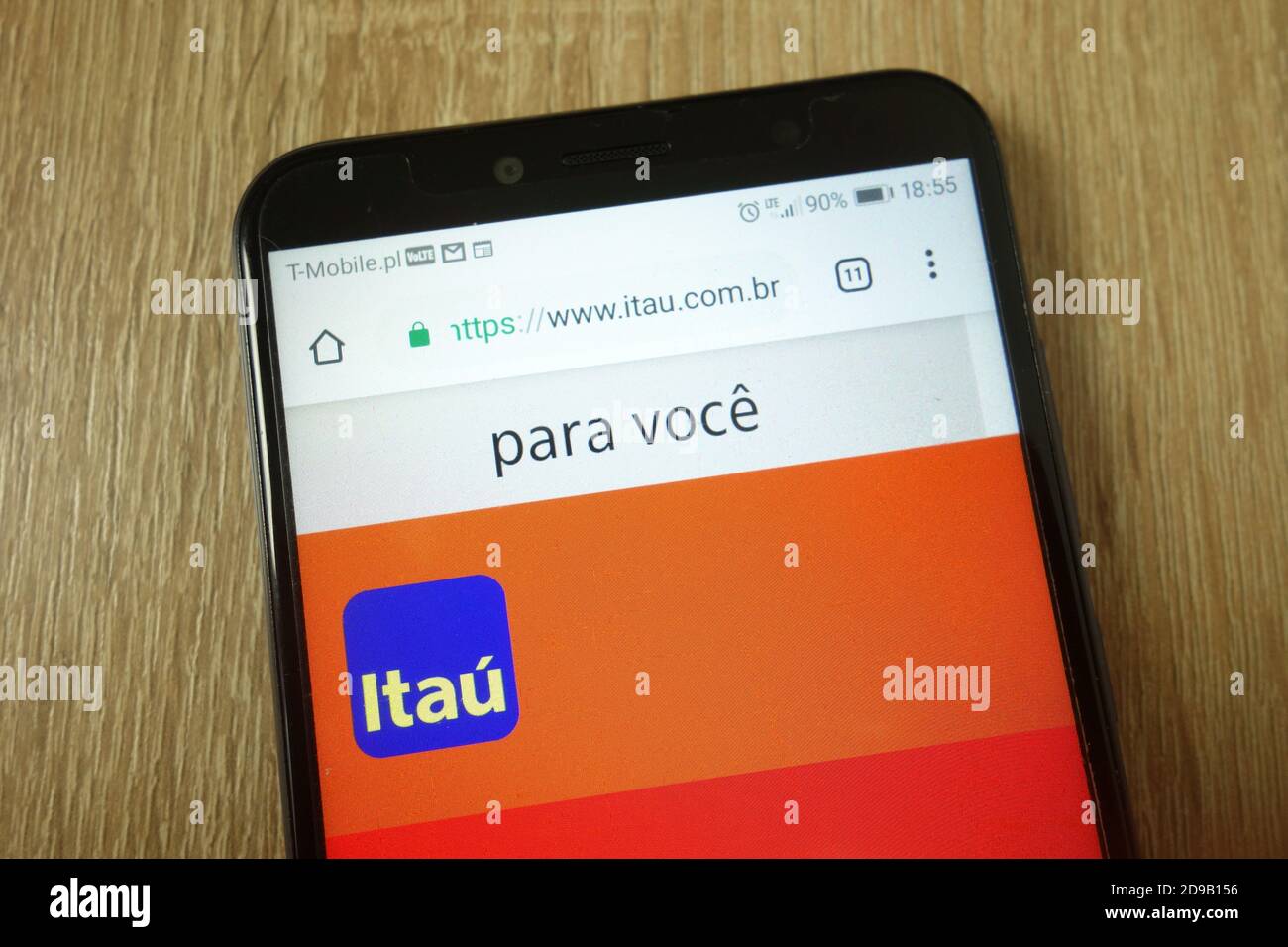 KONSKIE, POLEN - 11. Juni 2019: Itau Unibanco Bank Webseite auf Handy angezeigt Stockfoto