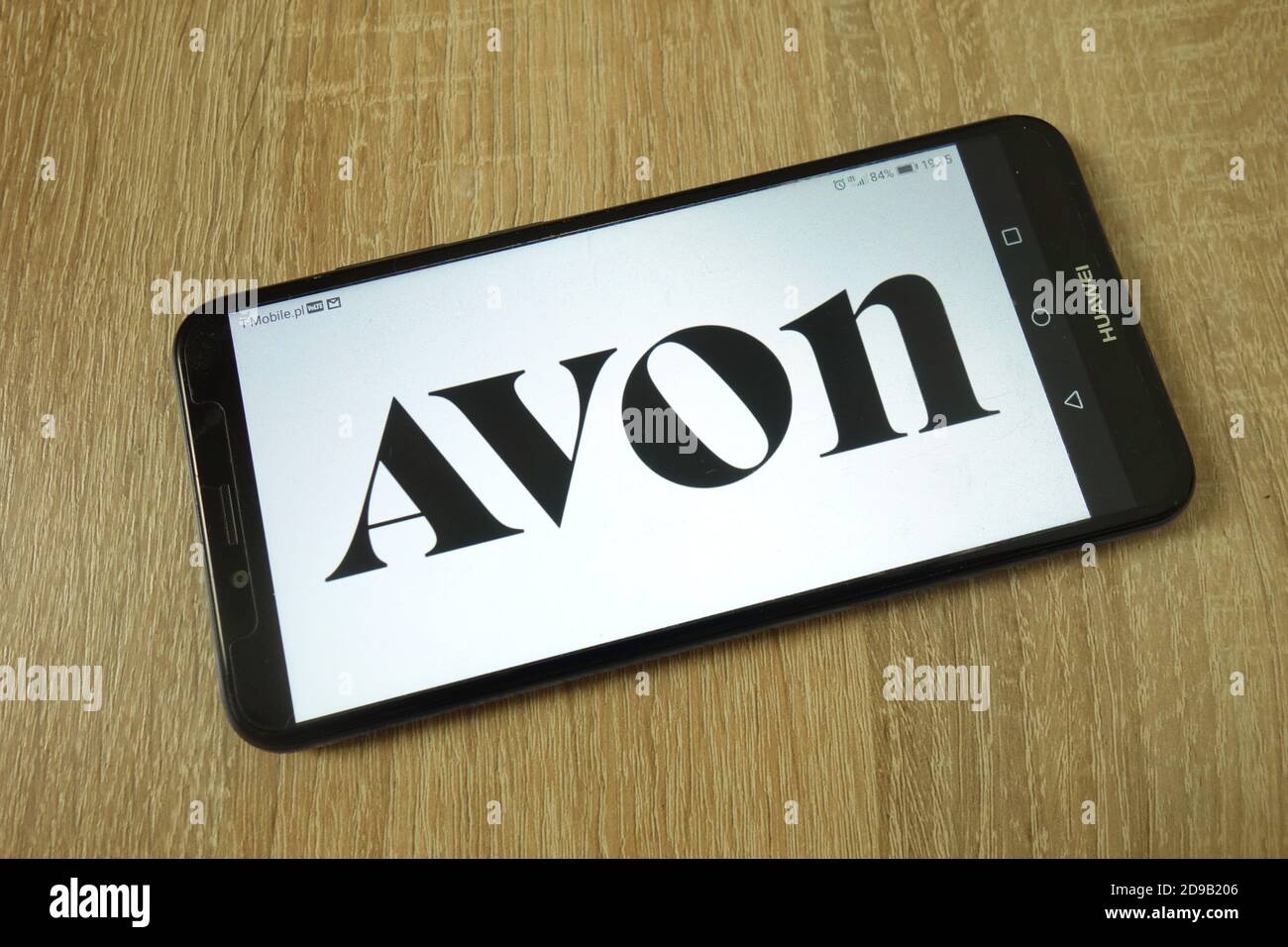 KONSKIE, POLEN - 11. Juni 2019: Das Firmenlogo von Avon Products Inc. Wird auf dem Mobiltelefon angezeigt Stockfoto
