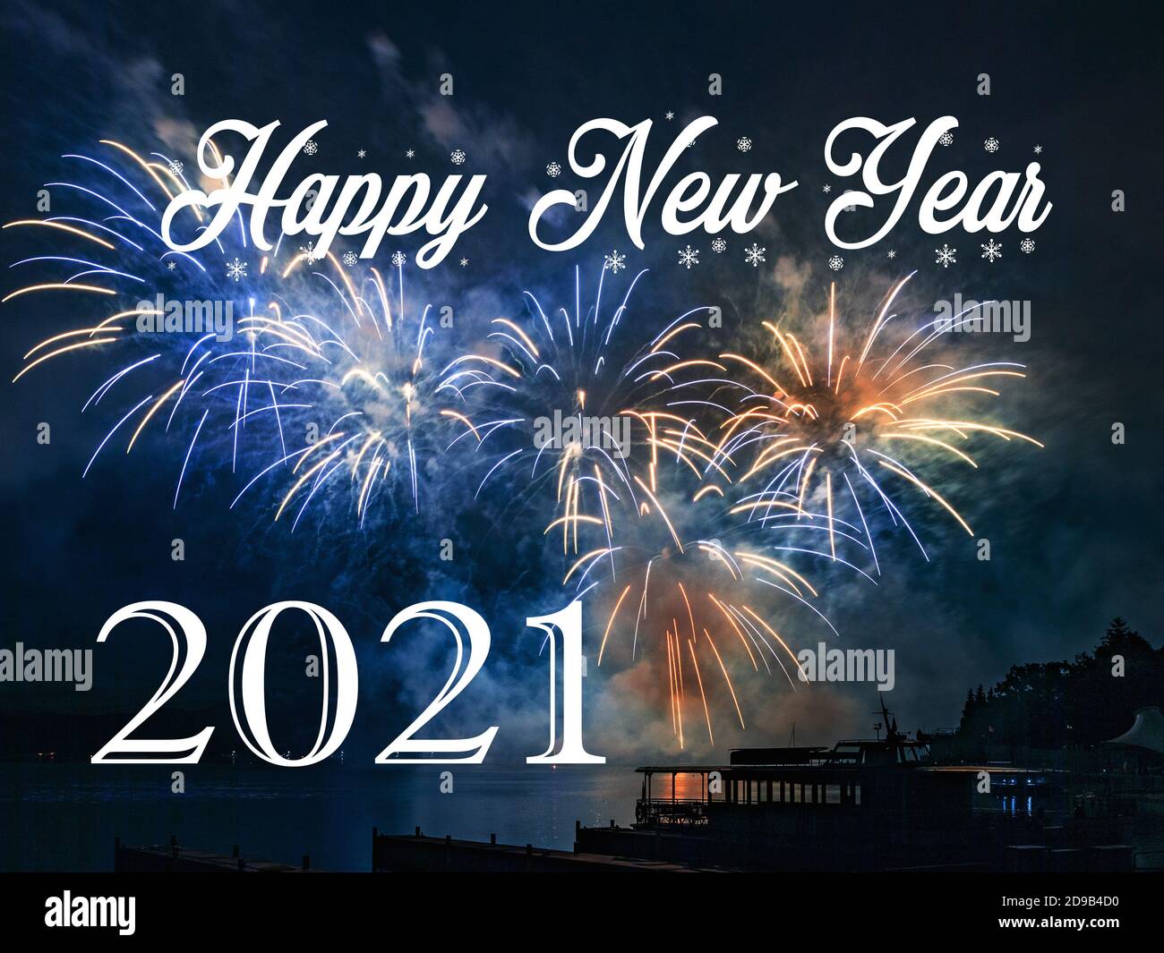 Frohes neues Jahr 2021 mit Feuerwerk im Hintergrund. Feier Neues Jahr 2021 Stockfoto