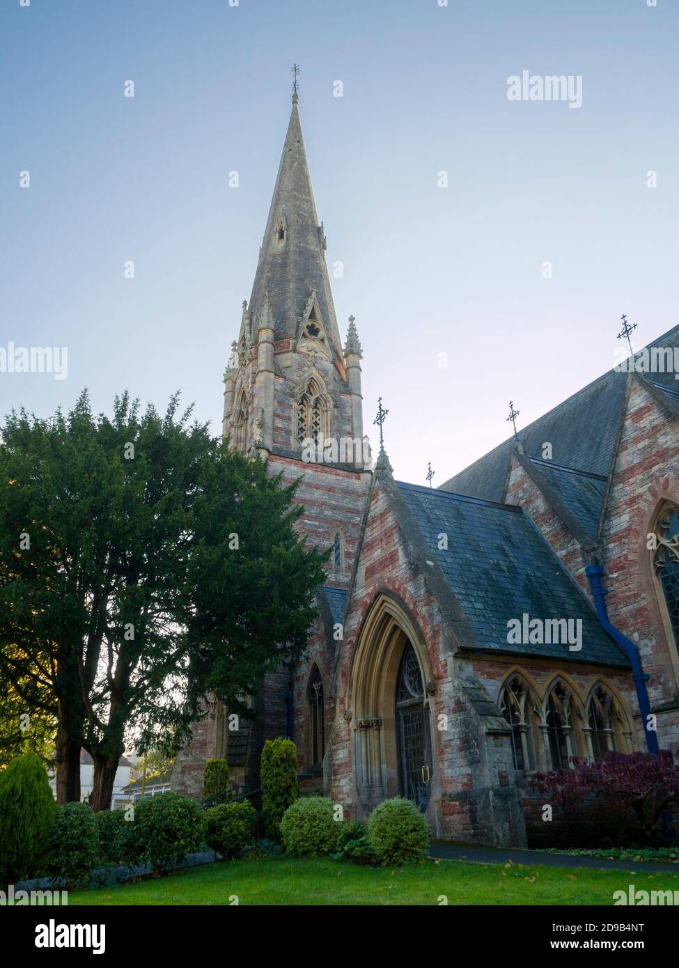 Die St. Thomas Kirche aus dem 19. Jahrhundert in der Stadt Wells, Somerset, England. Stockfoto