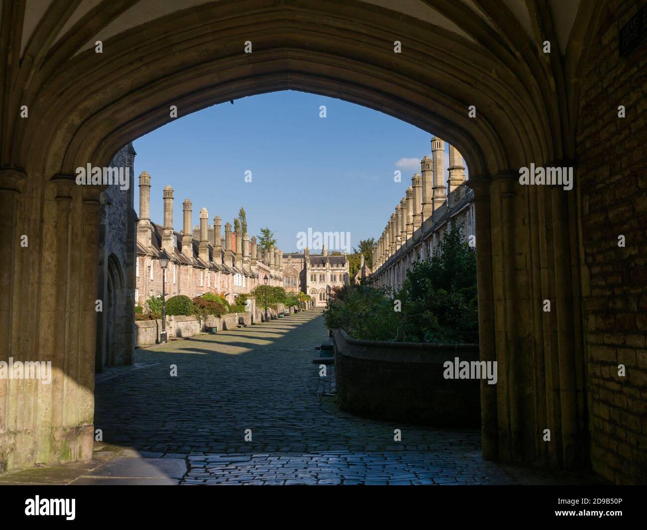 Vicars’ Close from Chain Gate in der Stadt Wells, Somerset, England. Stockfoto