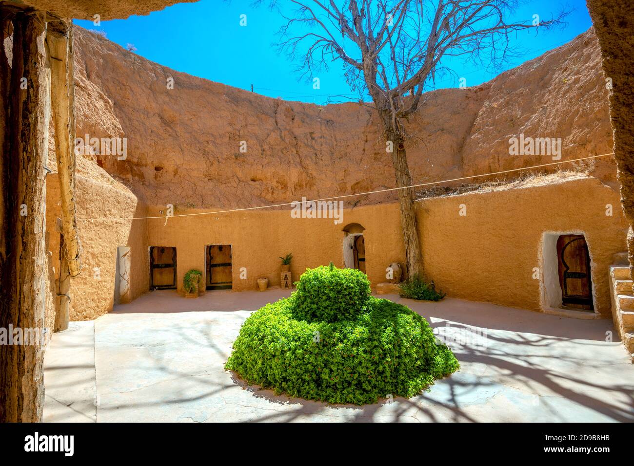 Innenhof der Berber u-Wohnungen. Matmata, Tunesien, Nordafrika Stockfoto