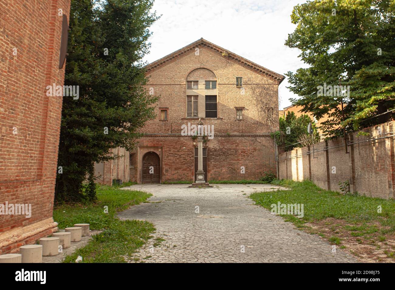 Frontalansicht der Kirche San Benedetto in Ferrara Italien Stockfoto