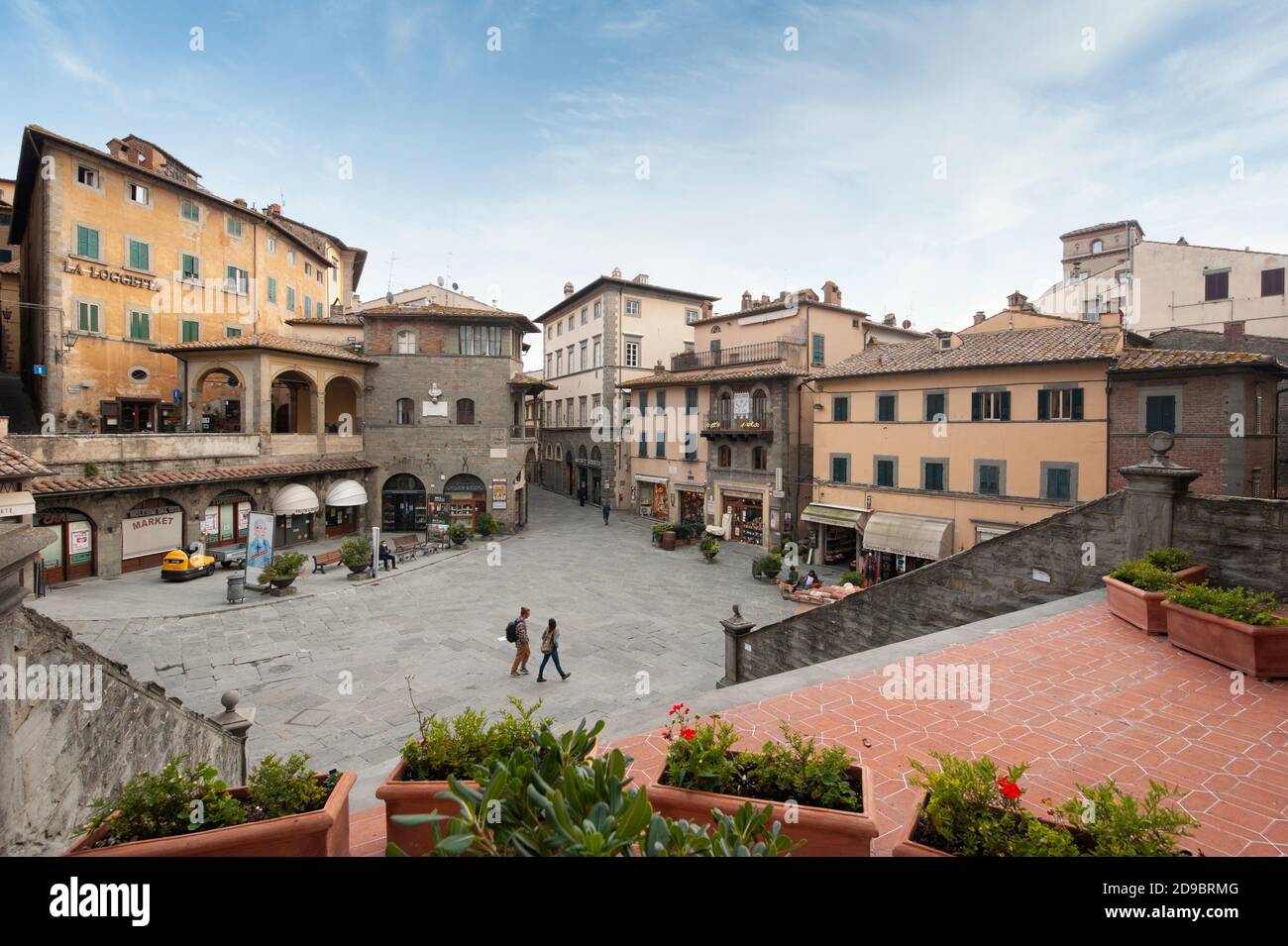 Cortona, Arezzo, Italien - 2020., 29. Oktober: Das Rathaus auf der Piazza della Repubblica: Ein schöner Platz im kleinen Dorf Cortona. Stockfoto