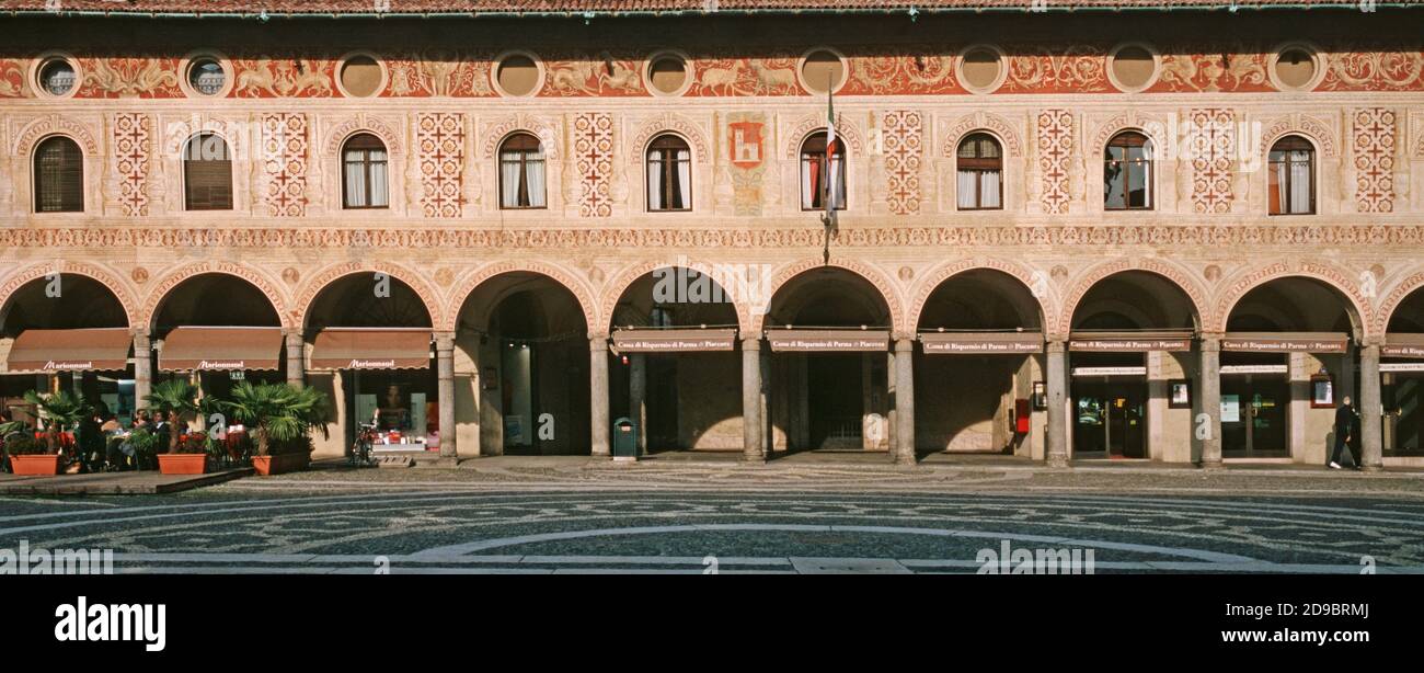 Panoramablick auf die Piazza Ducale Arkaden in Vigevano Lombardei Italien Stockfoto