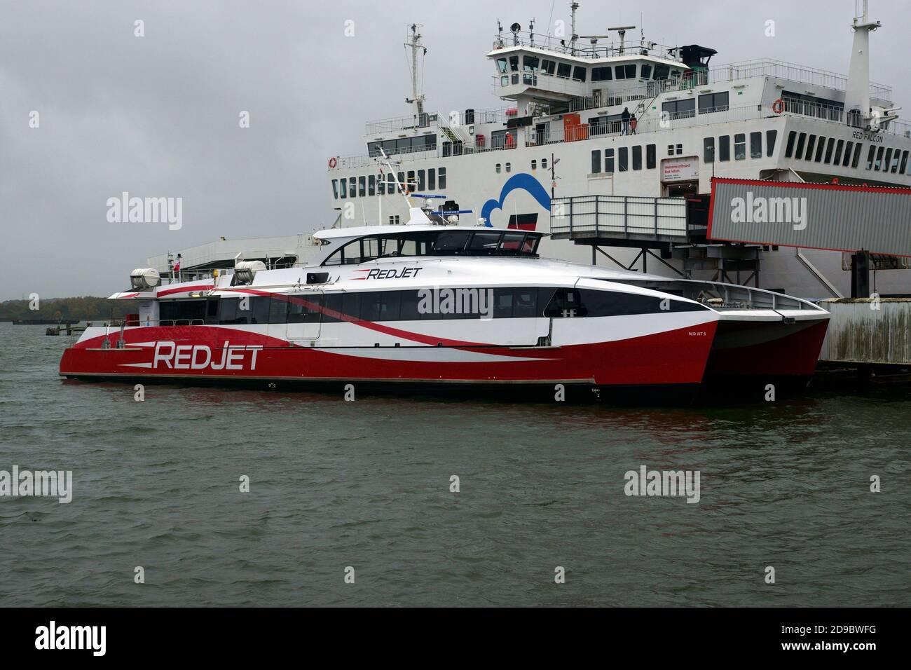 RED JET 6, WASSERJET KATAMARAN FÄHRE. Stockfoto