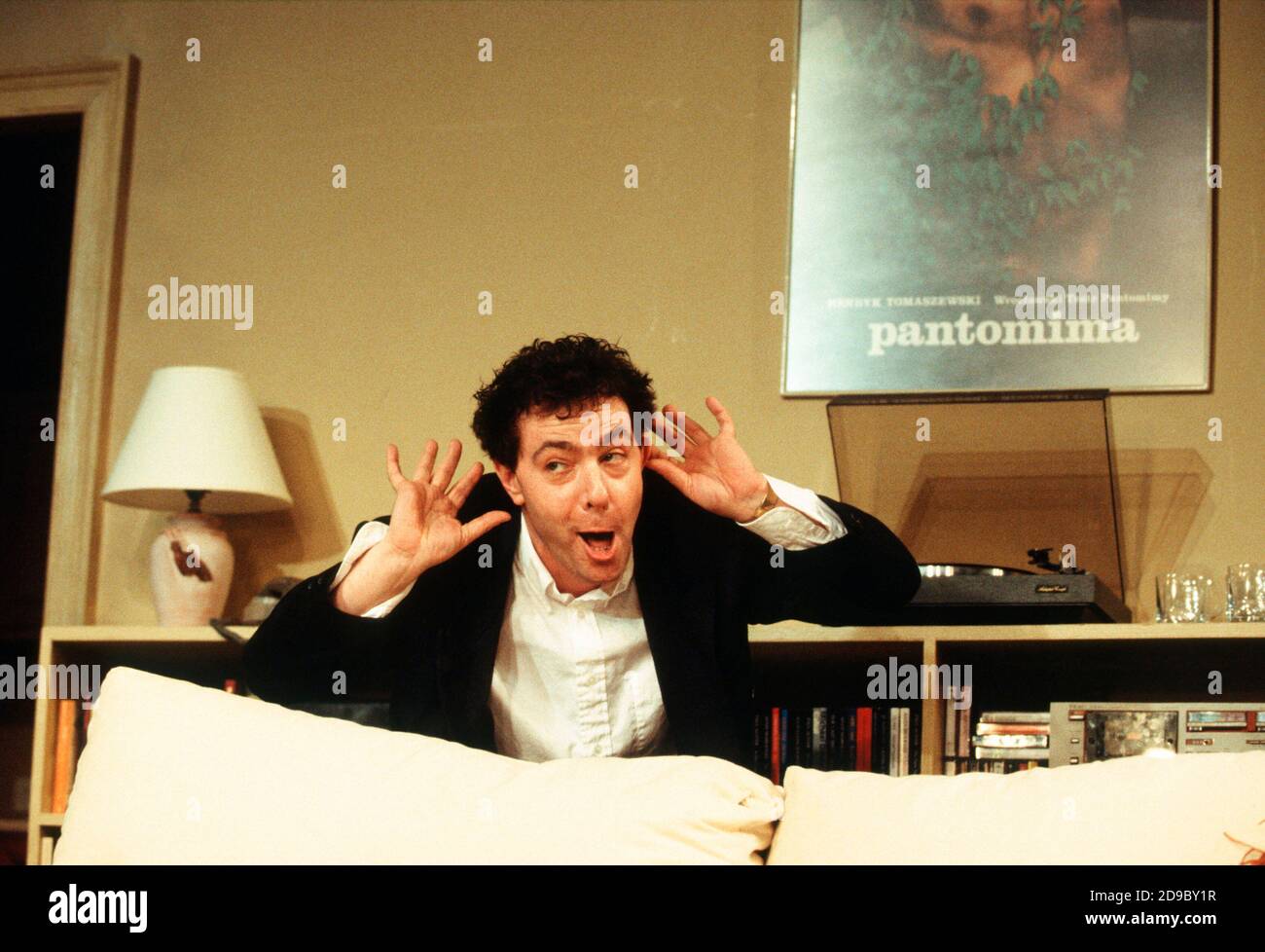 John Sessions (Daniel) in MY NIGHT WITH REG von Kevin Elyot im Criterion Theatre, London SW1 21/11/1994 Design: William Dudley Beleuchtung: Jon Linstrum Regie: Roger Michell Stockfoto