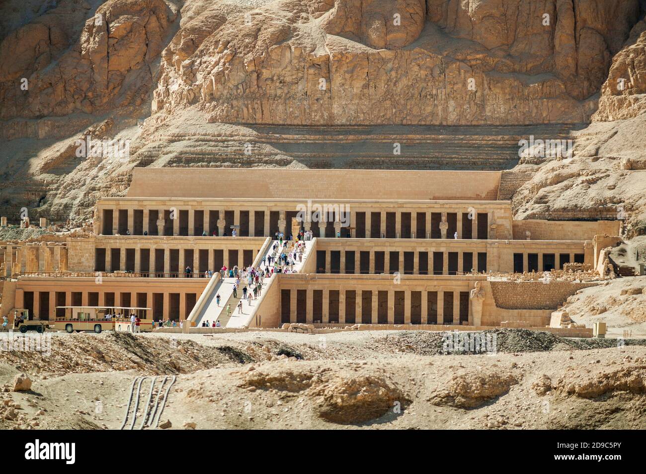 Totentempel der Königin Hatschepsut, Djeser-djeseru bei Deir el-Bahari, nahe Tal der Könige, Oberägypten, Ägypten Stockfoto