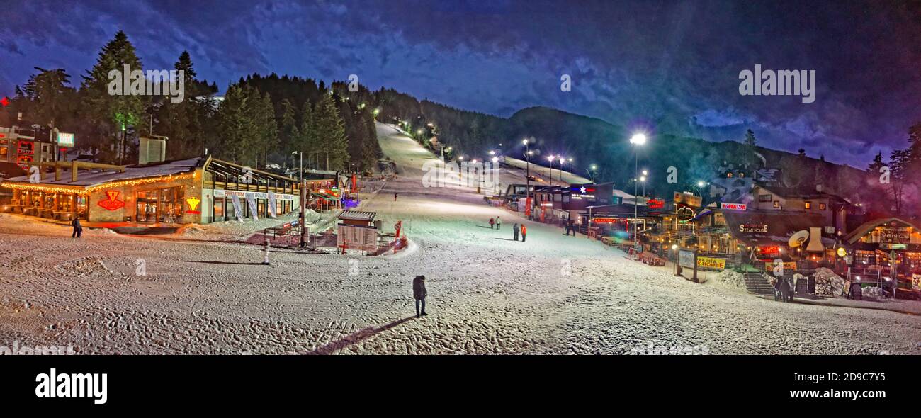 Nachtskilauf panorama Borovets Ski Resort, in der Nähe von Samokov, Targovishte, Bulgarien. Stockfoto