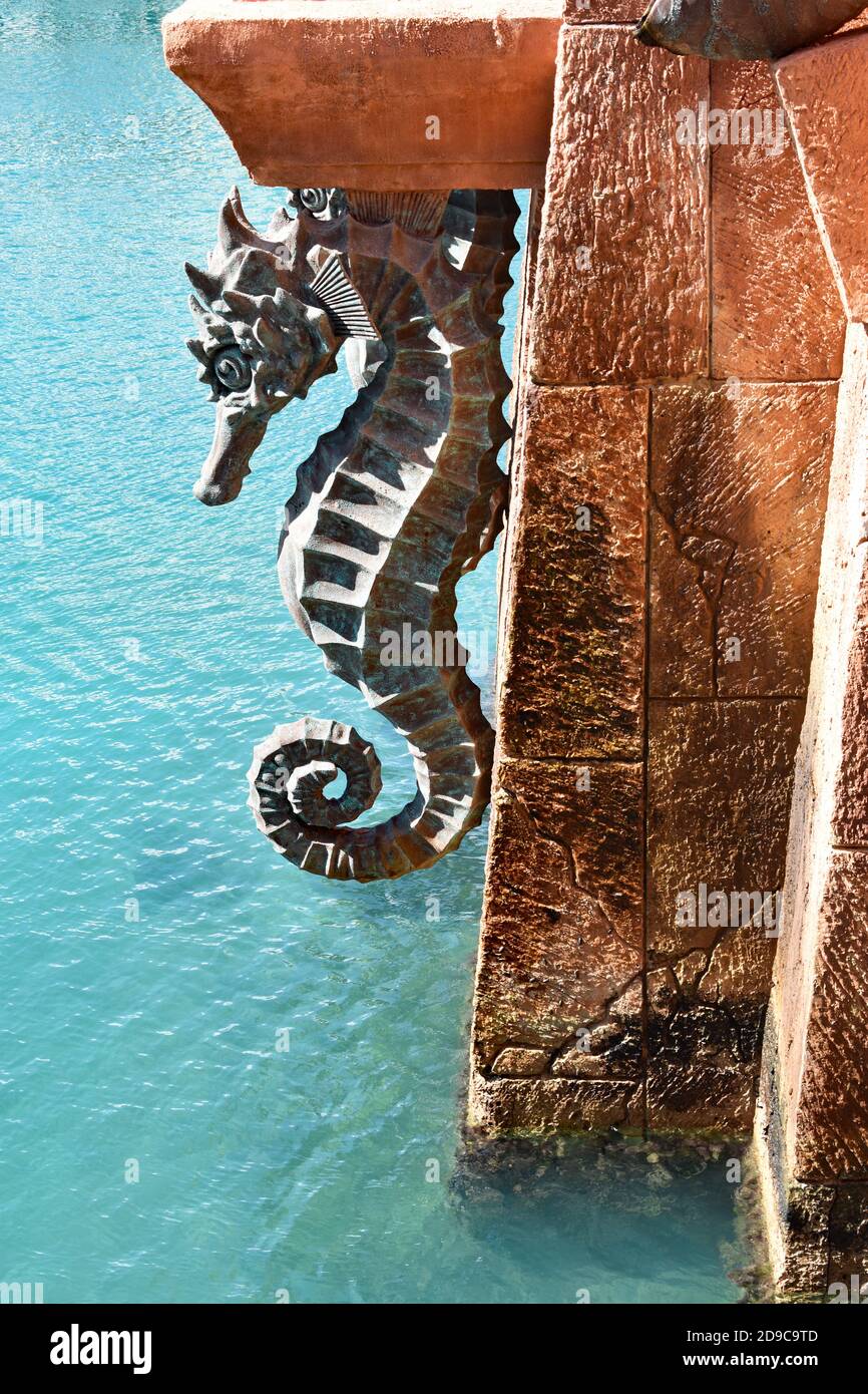 Seahorse-Architektur rund um Paradise Lake, Teil des Themenresort Atlantis und Hotels auf Paradise Island in der Nähe von Nassau auf den Bahamas. Stockfoto