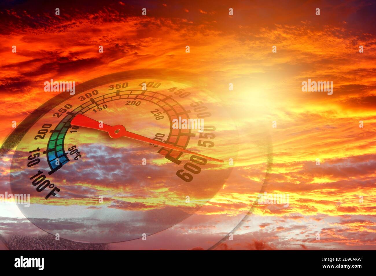 Extreme Temperaturanzeige am heißen Himmel. Idee der Erderwärmung. Klimawandel Stockfoto