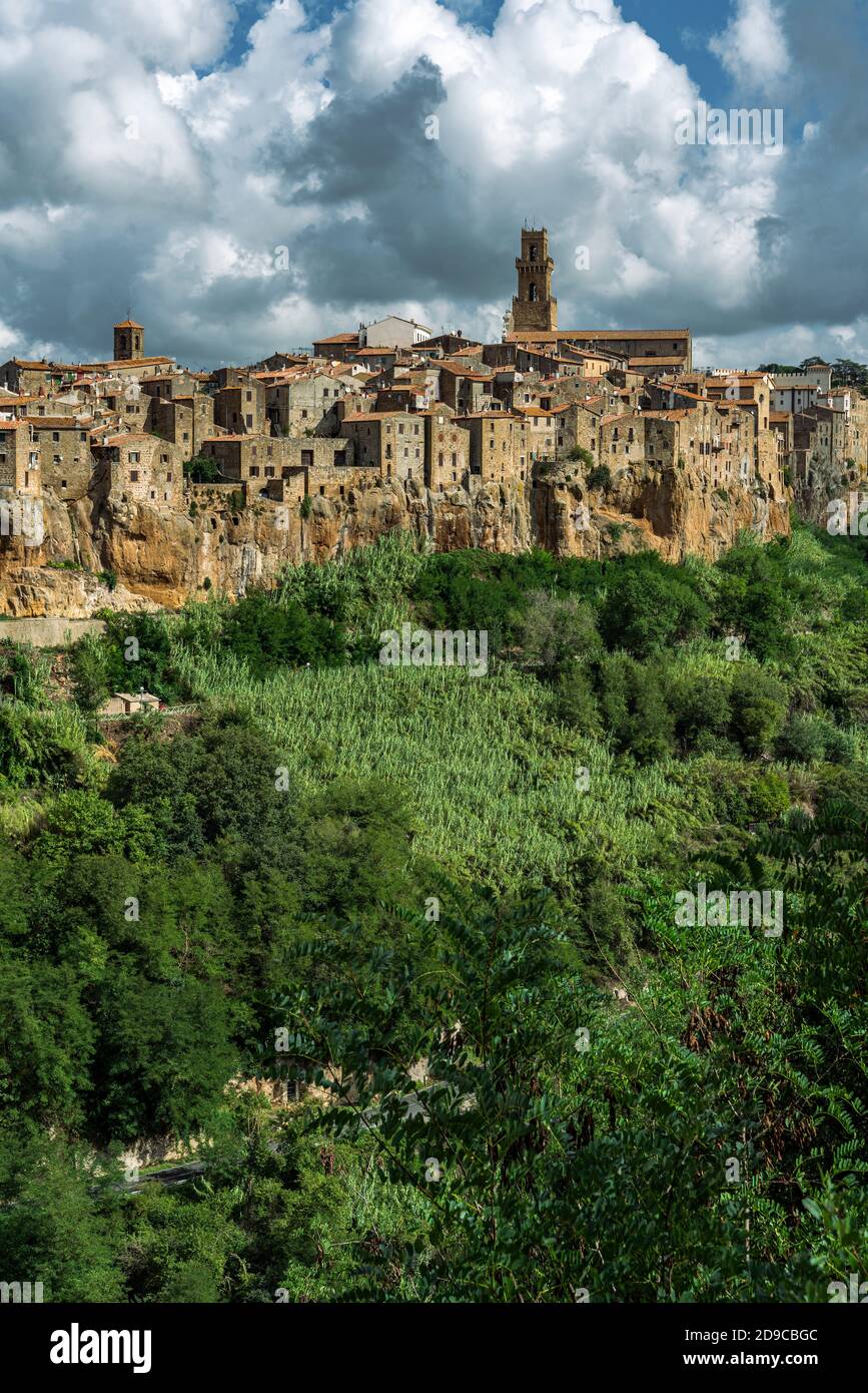 Pitigliano ist eine herrliche Stadt in der Tufo-Gegend in der Maremma. Pitigliano, Grosseto, Toskana, Italien, Europa Stockfoto