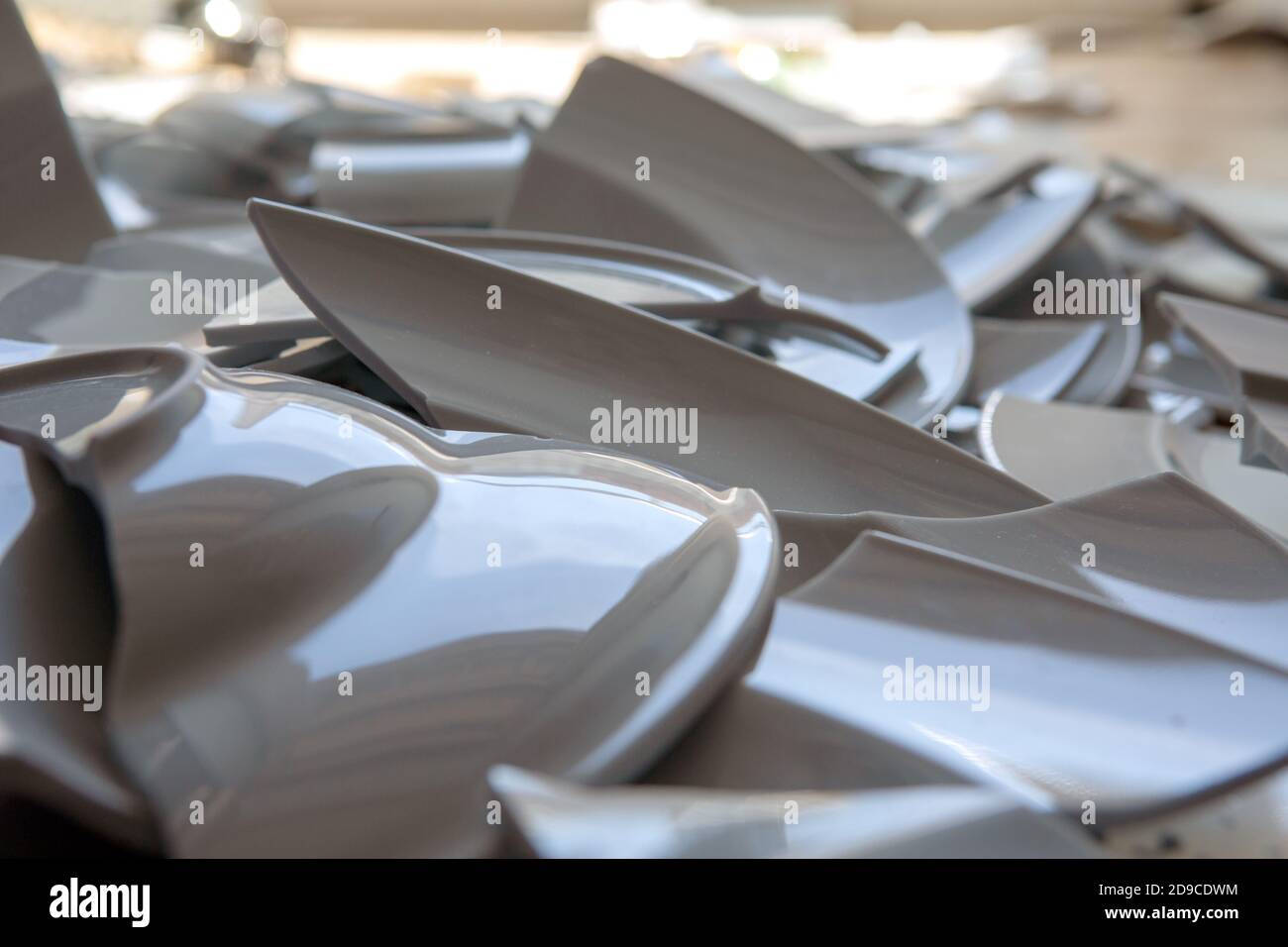 Shattered Plates Stockfotos Und Bilder Kaufen Alamy