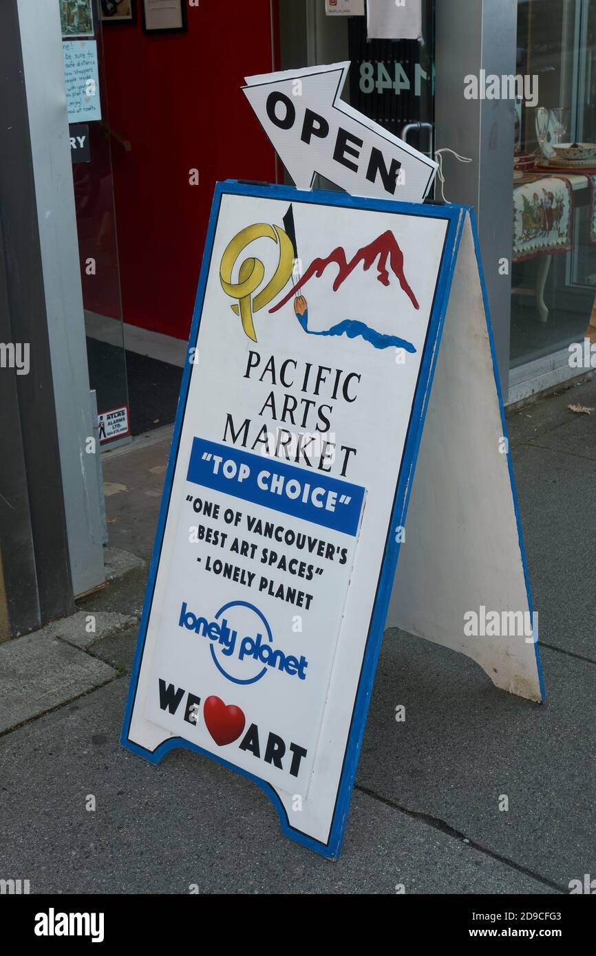 Pacific Arts Market lokaler Kunst- und Kunsthandwerksmarkt auf der West Broadway Street in Vancouver, British Columbia, Kanada Stockfoto