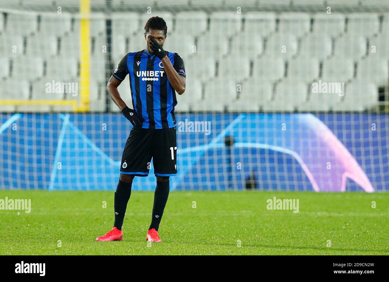Fussball Fussball Champions League Gruppe F Club Brugge Gegen Borussia Dortmund Jan Breydel Stadion Brugge Belgien 4 November 2020 Simon Deli Von Club Brugge Sieht Nach Dem