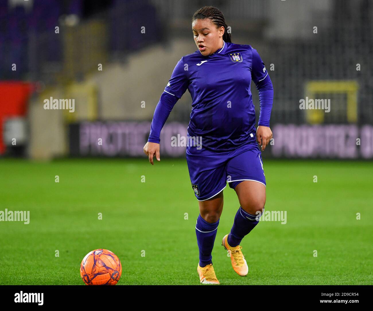 Anderlecht, Belgien. November 2020. Anderlecht Stürmer Mariam Toloba (19) im Bild bei einem Frauenfußballspiel zwischen RSC Anderlecht Dames und Northern Irish Linfield Ladies in der ersten Qualifikationsrunde für die UEFA Womens Champions League der Saison 2020 - 2021, Mittwoch, 4. November 2020 in ANDERLECHT, Belgien . FOTO SPORTPIX.BE - David CATRY David Catry - Sportpix.be - SPP Quelle: SPP Sport Press Foto. /Alamy Live Nachrichten Stockfoto