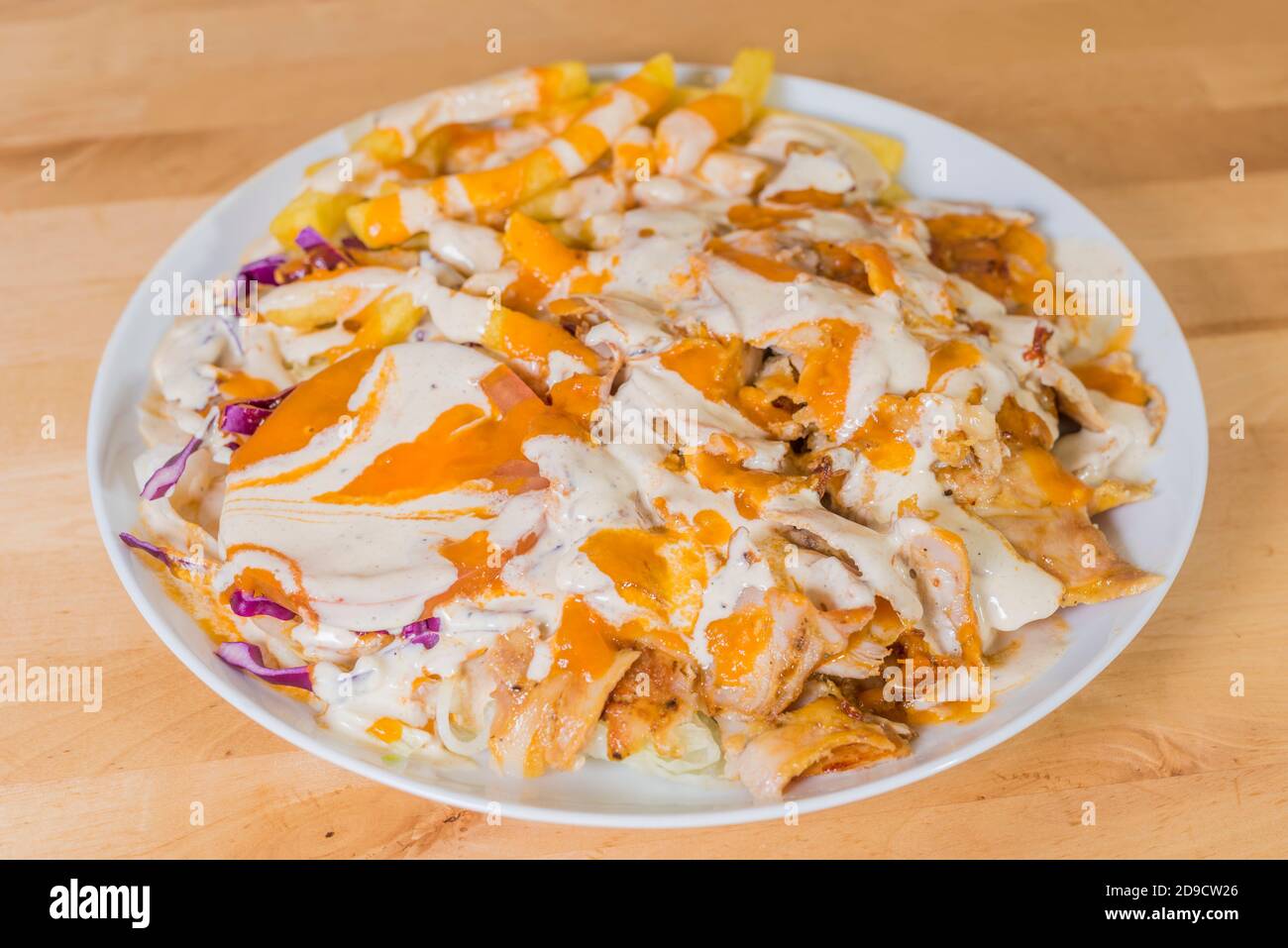 Kebab mit Sauce Stockfoto