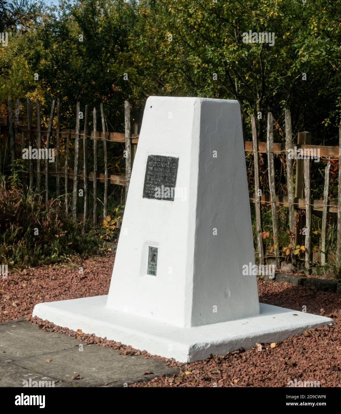 Der trig Punkt markiert den Geburtsort von Major-General William Roy, dessen Military Survey of Scotland führte zur Entwicklung von Ordinance Survey Karten Stockfoto
