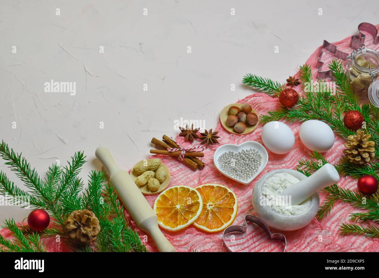 Weihnachten Hintergrund mit Cookie Zutaten gibt es Platz für Text. Flaches Layout In Der Draufsicht Stockfoto
