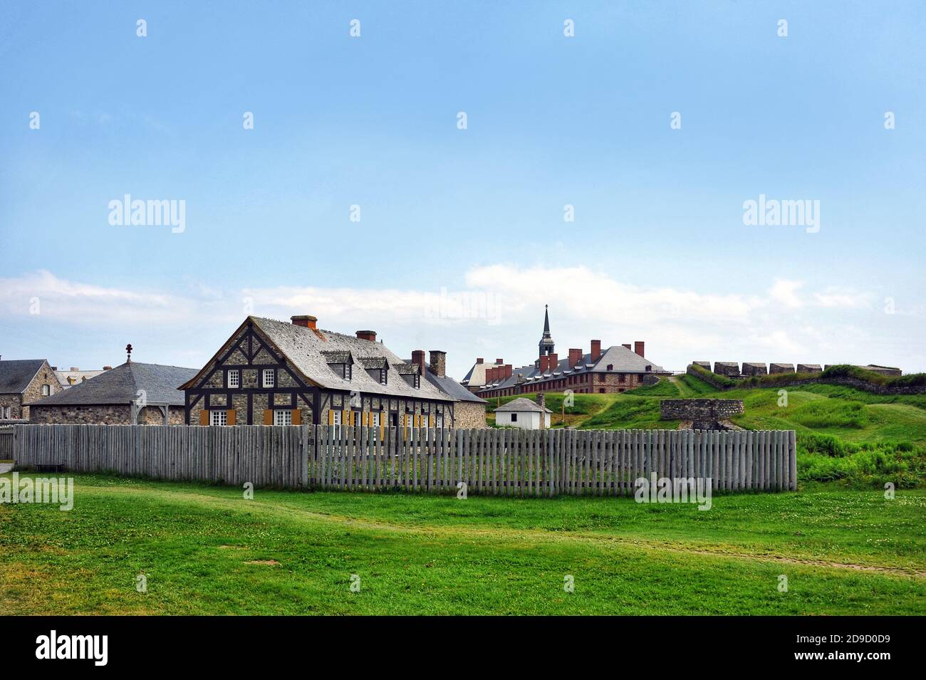 Louisbourg, Kanada - 30. Juli 2016: Gebäude auf der Festung von Minden, die restauriert wurde, ähnlich wie die französischen Kolonie in Th sah Stockfoto