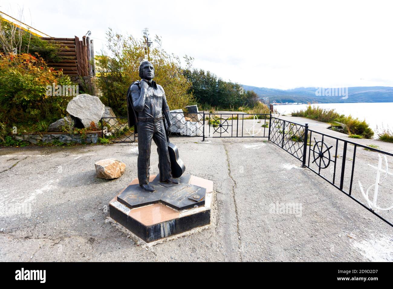 Die nördliche Stadt von Russland Magadan. Denkmal Wladimir Wysotski in der Stadt Magadan Stockfoto