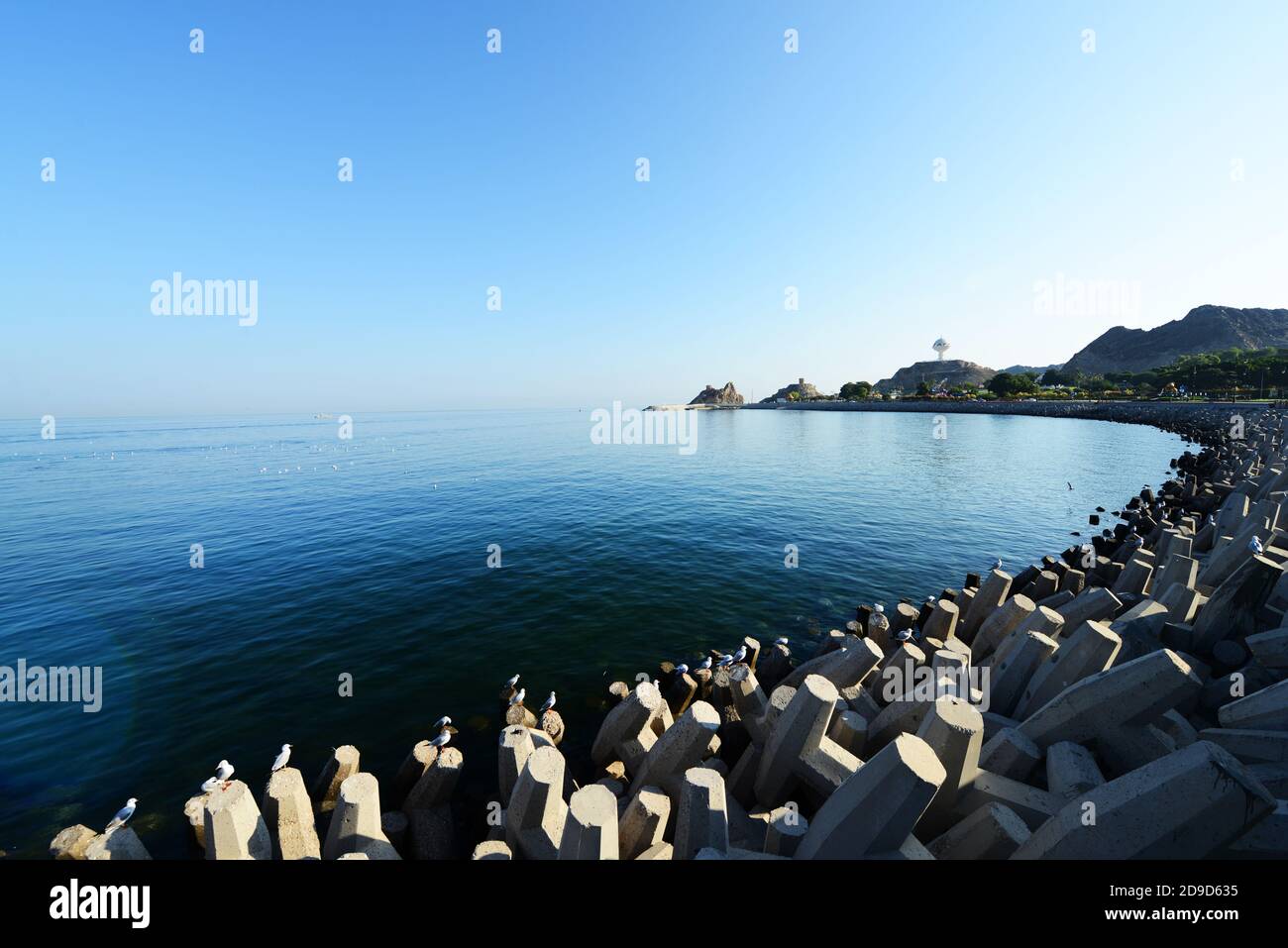 Die Küste an der Mutrah corniche im Oman. Stockfoto