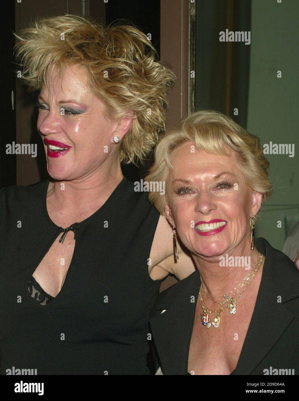 Melanie Griffith mit ihrer Mutter Tippi Hedren auf einer Welcome to Broadway Party für Melanie Griffith im Thalia Restaurant in New York City am 20. Juli 2003. Foto: Henry McGee/MediaPunch Stockfoto