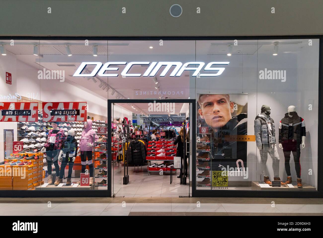 Valencia, Spanien. November 2020. Ein Blick auf den Decimas Bekleidungsladen im Osito La Eliana Einkaufszentrum. Kredit: Xisco Navarro/SOPA Images/ZUMA Wire/Alamy Live Nachrichten Stockfoto