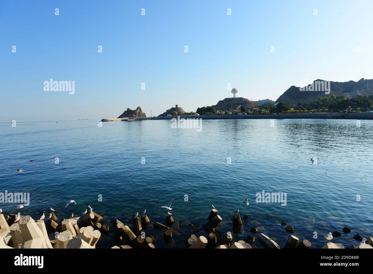 Die Küste an der Mutrah corniche im Oman. Stockfoto