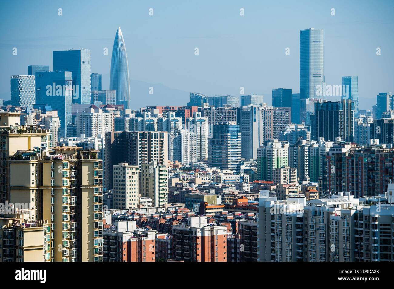 --FILE--EIN Blick auf das Stadtgebiet, wo die Skyline von verschiedenen Wolkenkratzern zusammengesetzt werden kann, Shenzhen Stadt, Süd-China¯Guangdong Provinz, 25 Ju Stockfoto