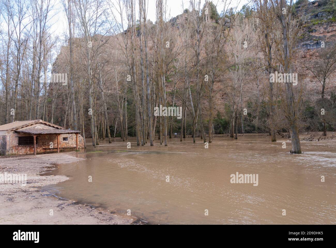 Überfließende Fluss überschwemmtes Haus Stockfoto