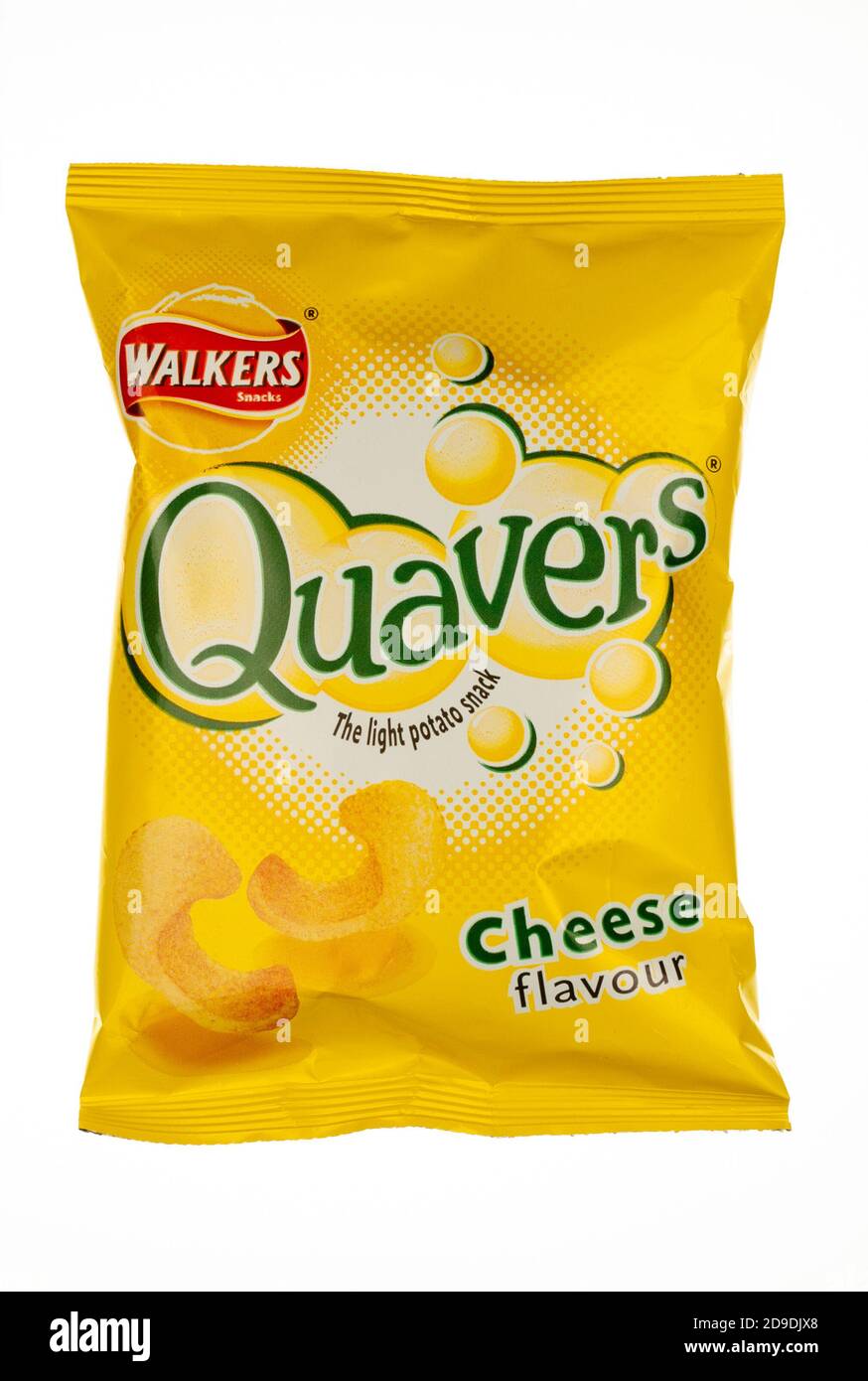Paket von Quavers Käse Geschmack Chips, von Walkers gemacht und zum ersten Mal ins Leben gerufen 1968 Stockfoto