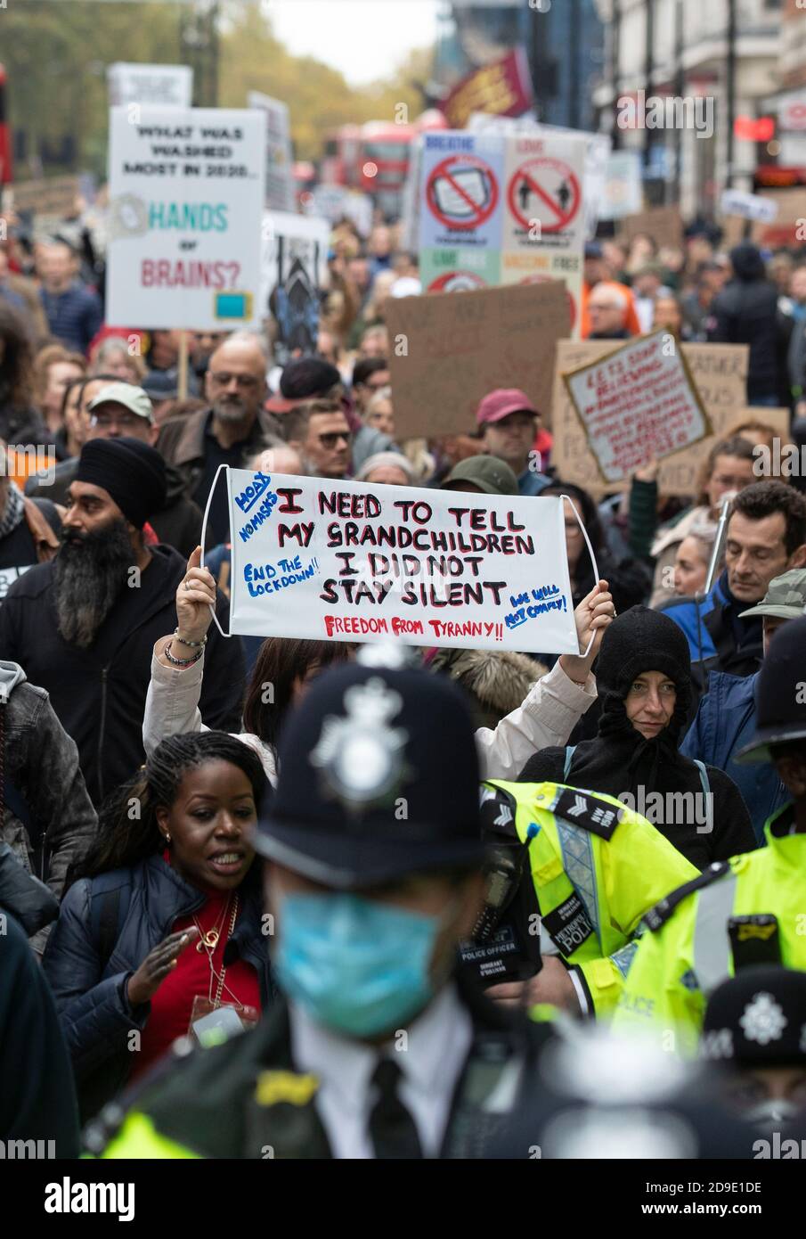 Anti-Lockdown-Protest gegen die jüngste Blockierung der Coronavirus-Pandemie durch die britische Regierung, um die Ausbreitung des Virus zu verlangsamen. Stockfoto