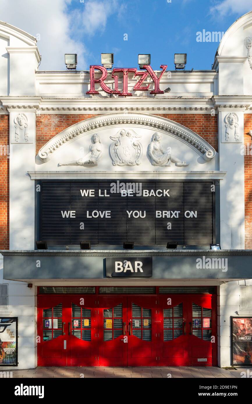 Das noblige Kino schloss am Vorabend der zweiten landesweiten COVID-19-Sperre, Brixton, London, 4. November 2020 Stockfoto