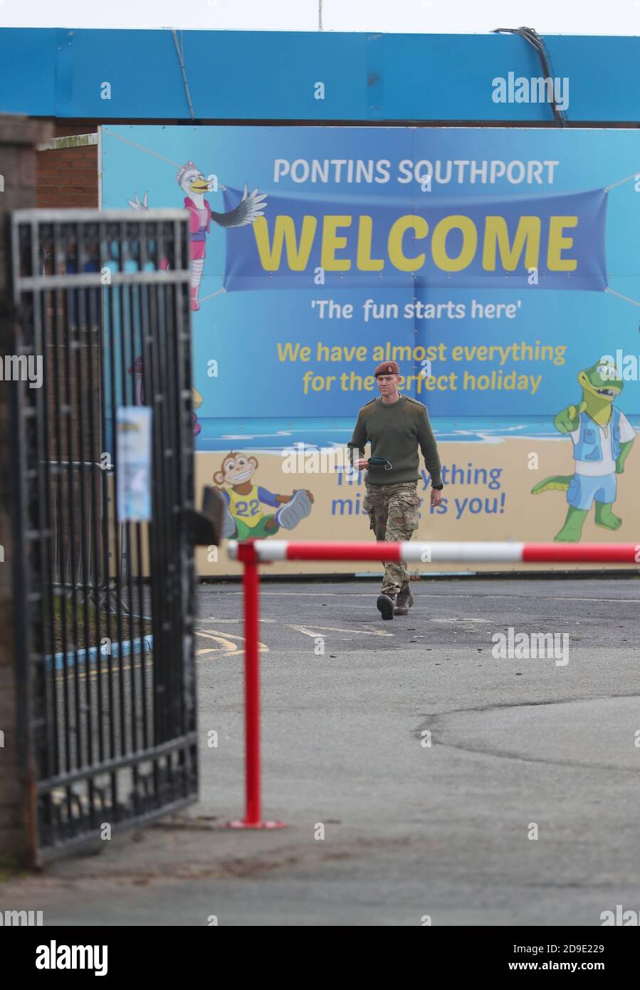 Soldaten in Pontin's in Southport, wo sie vor dem Start der Covid-19-Massenprüfung in Liverpool bleiben werden. Stockfoto