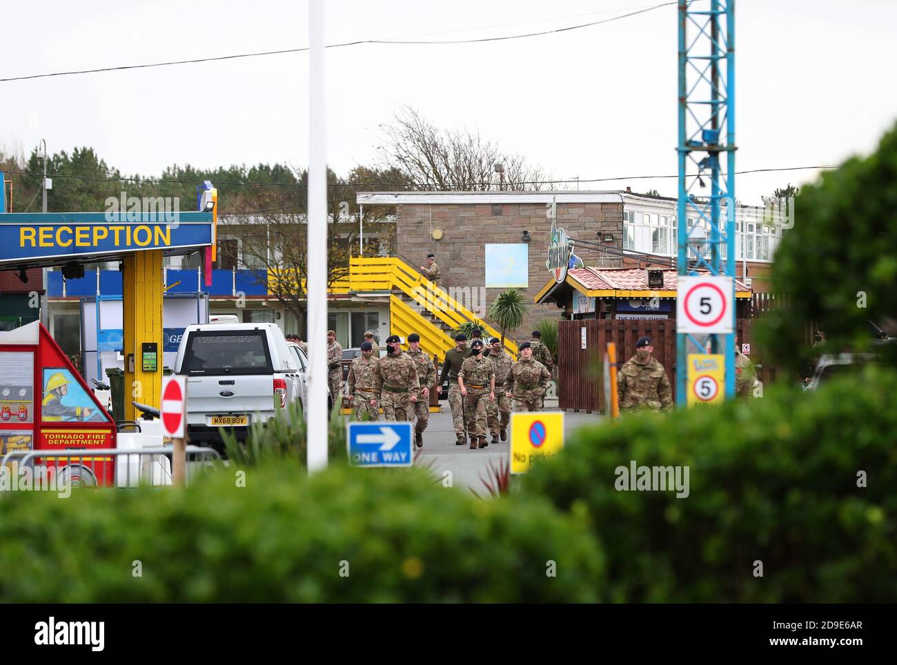 Soldaten in Pontin's in Southport, wo sie vor dem Start der Covid-19-Massenprüfung in Liverpool bleiben werden. Stockfoto