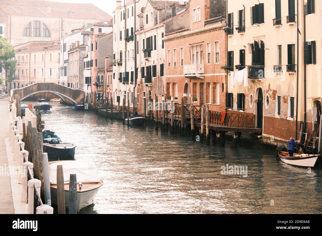 Europa, Italien, Venedig, Venedig, Weltkulturerbe der UNESCO, Lifestyle in einem der Kanäle von Venedig am Nachmittag Stockfoto
