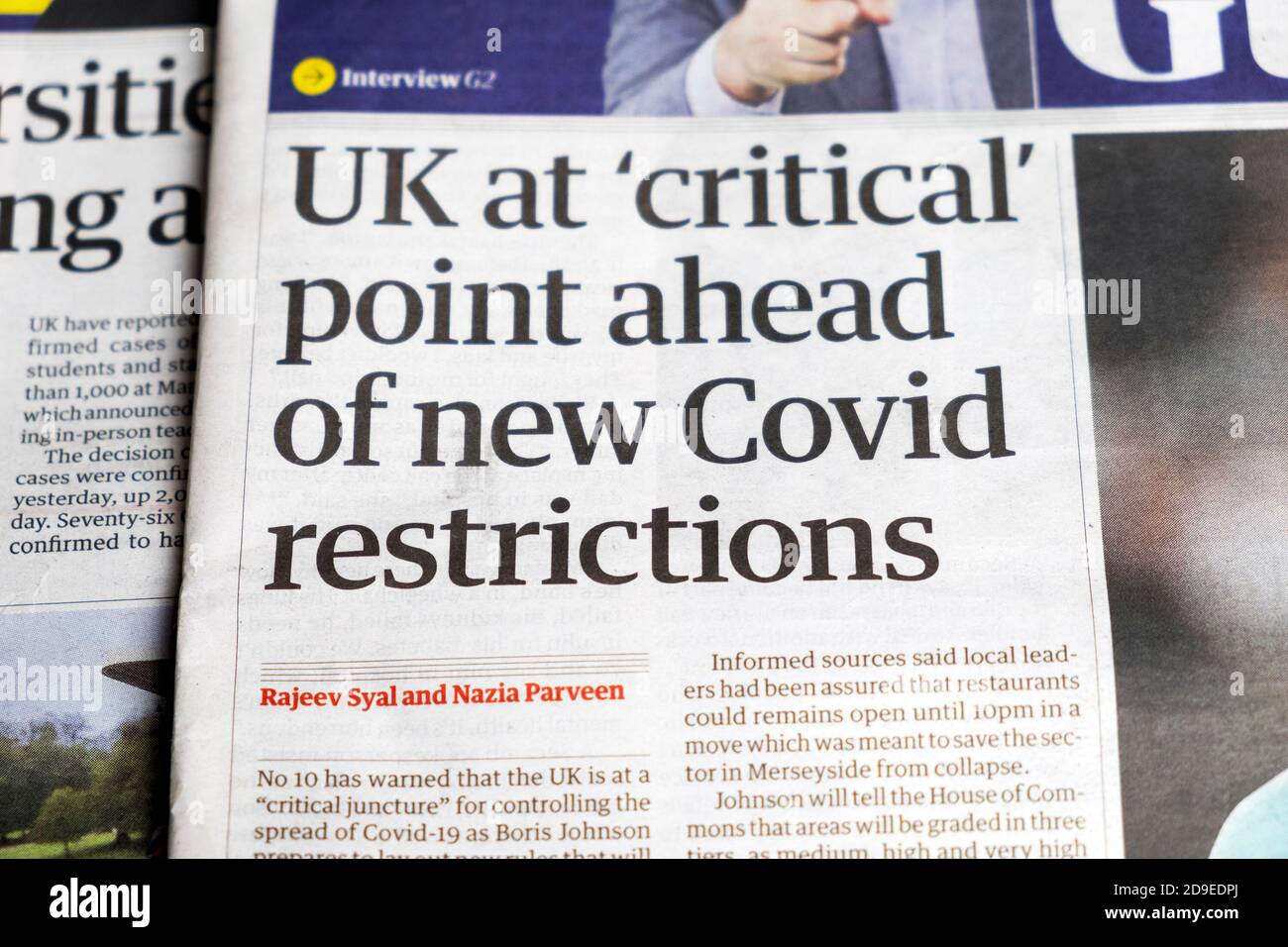 „Großbritannien steht an einem kritischen Punkt vor neuen Covid-Beschränkungen“ Guardian Titelseite Zeitung covid coronavirus Artikel Schlagzeile 20 September 2020 London, Großbritannien Stockfoto