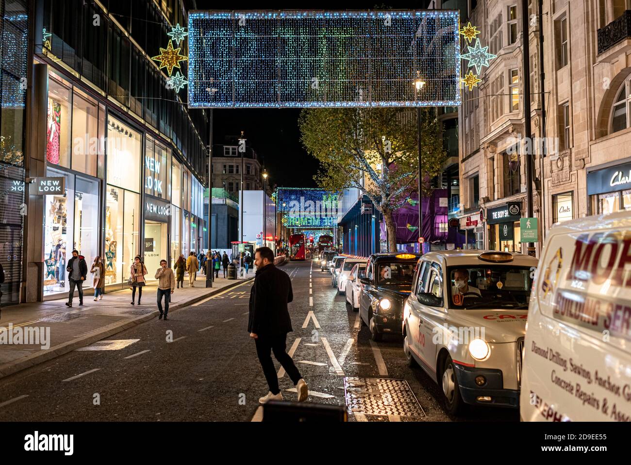 Die Straßen von Oxford haben ihre Weihnachtsbeleuchtung für die Weihnachtsfeierlichkeiten 2020 eingeschaltet. Stockfoto