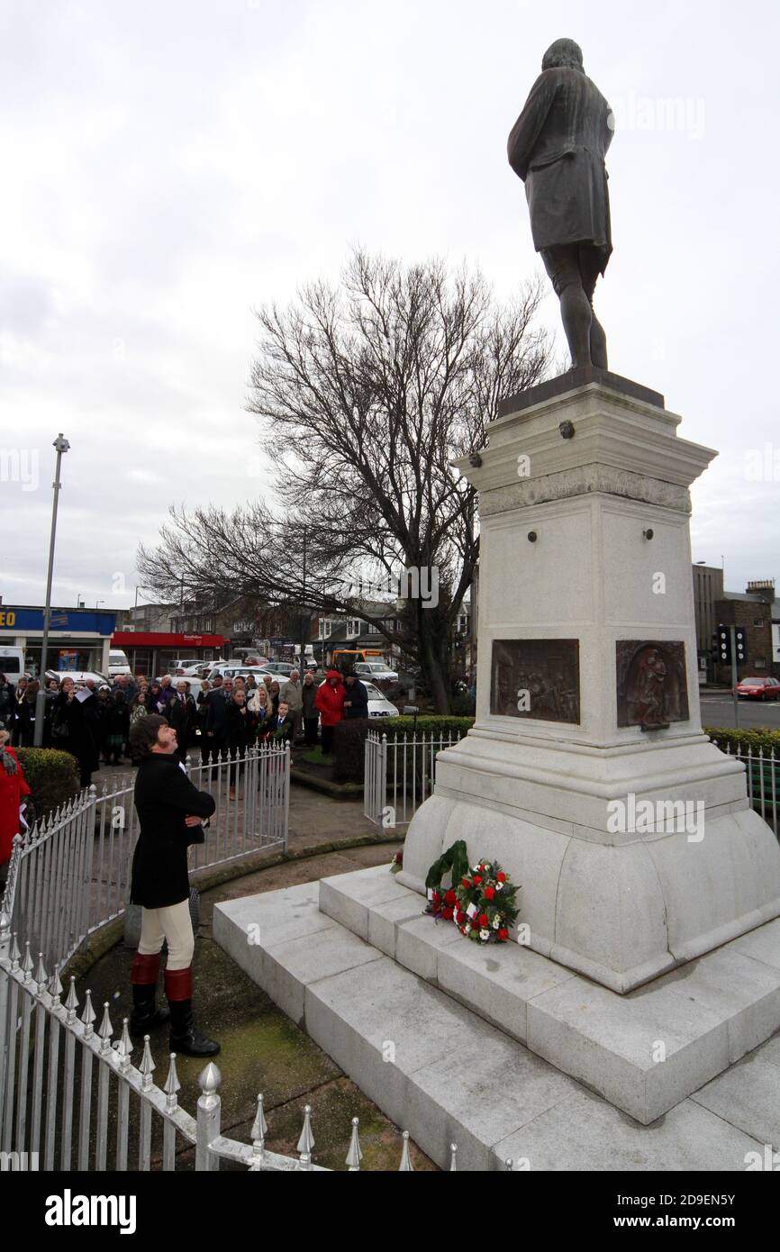 Ayr Burns Statue Square, Ayrshire, Schottland, Großbritannien der jährliche Kranz, der die Geburt von Robert Burns zum Jahrestag seiner Geburt anführt Stockfoto