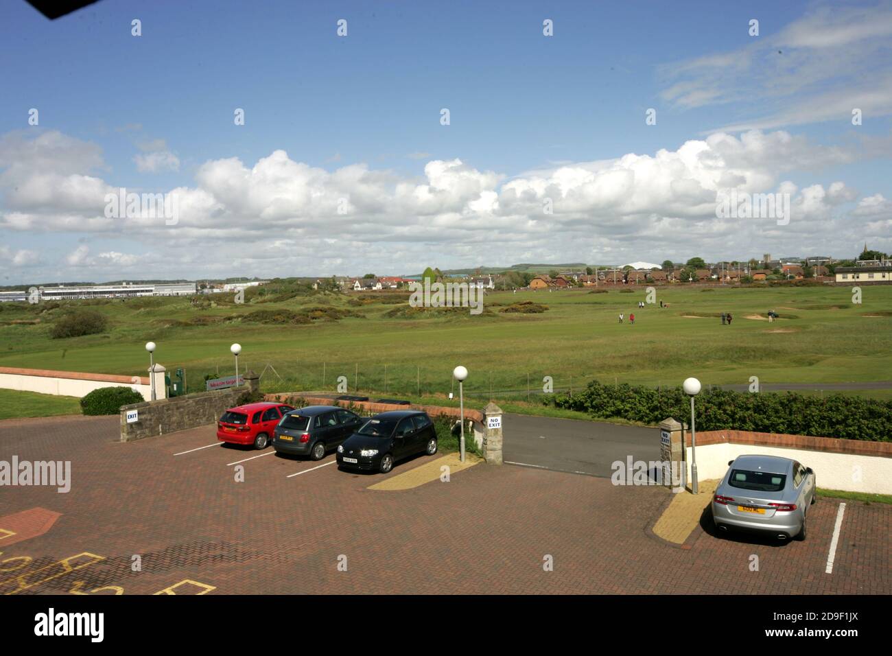 Prestwick, Ayrshire, Schottland, Großbritannien Prestwick Old Course, auf dem die erste Open Golf Championship am 17. Oktober 1860 stattfand. Eine erhöhte Ansicht des Kurses vom Malcolm Sargent House Stockfoto