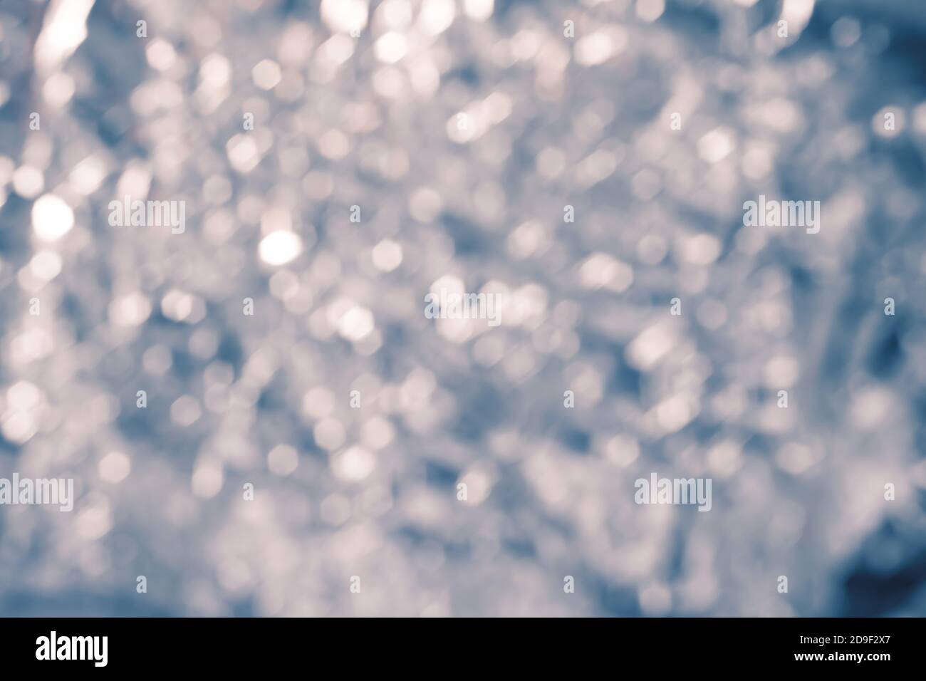 Winter abstrakt Bokeh Hintergrund, verschwommen weihnachtslichter, Schneefall Textur, Neujahr Konzept Stockfoto