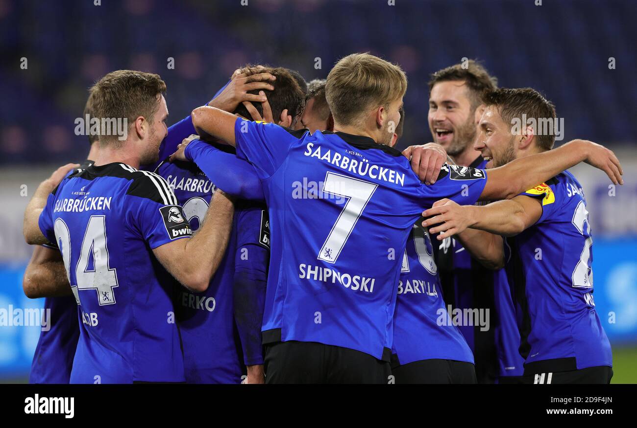 Stadt Duisburg, Deutschland. 5. Nov, 2020. firo: 04.11.2020 Fußball, 3. Bundesliga, Saison 2020/2021, MSV Duisburg - 1.FC Saarbrücken 2: 3 Jubilation Saarbrücken mit SHIPNOSKI Quelle: dpa/Alamy Live News Stockfoto