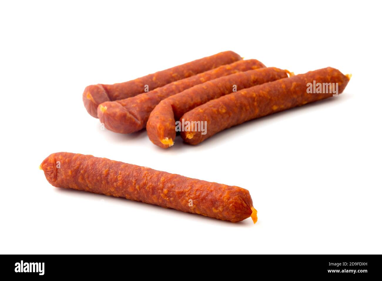 Kaminwurzen (geräucherte Salami) ist eine typische Wurst mit Ursprung in Südtirol, Italien Stockfoto