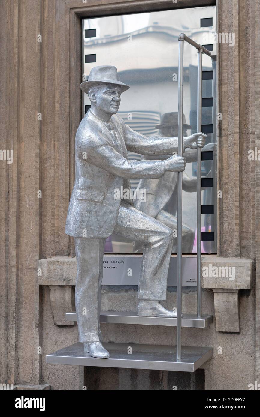 Belgrad, Serbien - 12. Dezember 2018: Silberne Statue des berühmten Hollywood-Schauspielers Karl Mladen Sekulovic im Gebäude des Filmmuseums in Belgrad, Serbien, Stockfoto