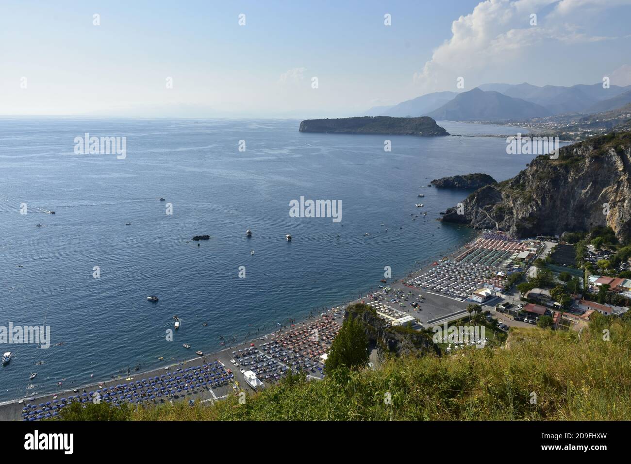 Panoramablick auf die Küste Kalabriens in San Nicola Arcella, Italien. Stockfoto